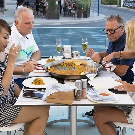 Ocean Lounge 게스트하우스 4*